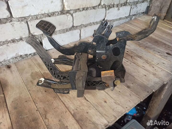 Педальный узел vw Passat b3 АКПП