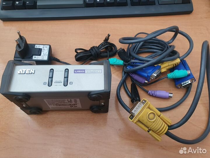 Настольный KVM Переключатель aten CS82U