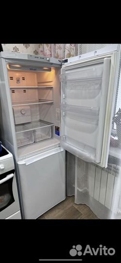 Холодильник бу indesit с системой No frost