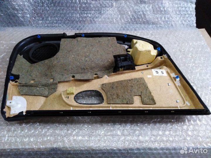 Обшивка двери передняя правая Nissan Maxima