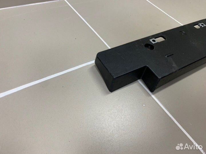 Площадка номерного знака Toyota Land Cruiser 200