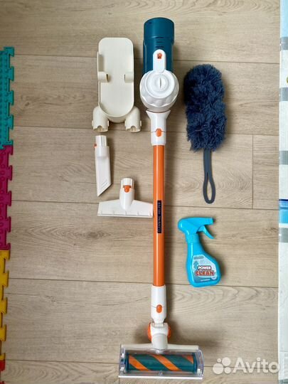 Детский игрушечный пылесос