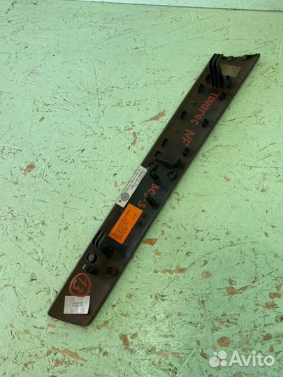 Вставка под дерево задняя правая Volkswagen