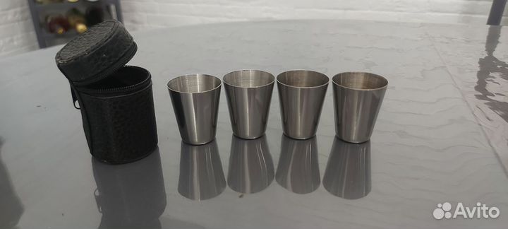 Набор металлических рюмок в кожаном футляре