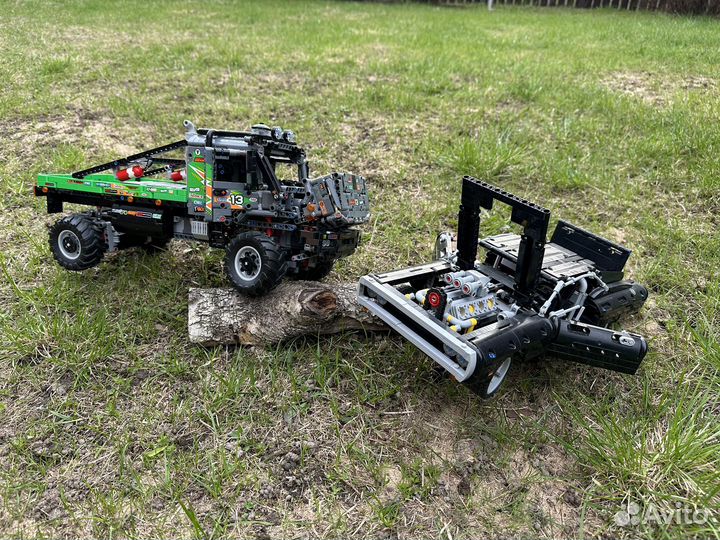 Lego Technic 42111 и 42129