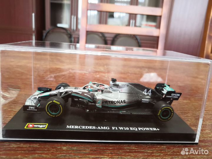 Модель formula 1 Mercedes F1 W10 2019 1 43 Bburago