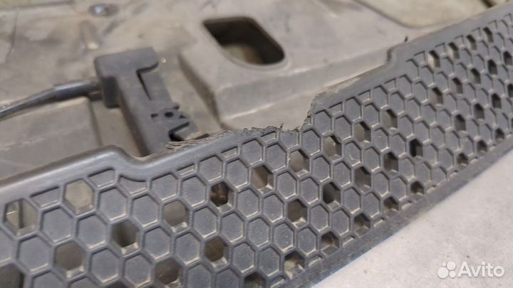 Решетка радиатора Opel Vivaro