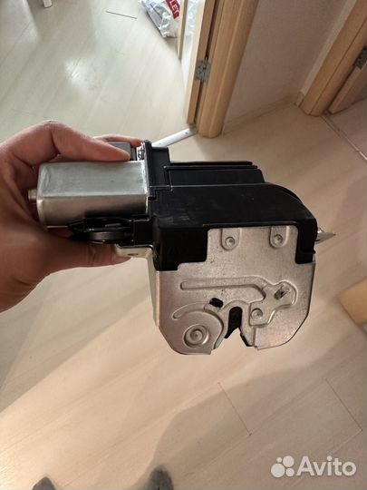 Замок багажника на volkswagen touareg