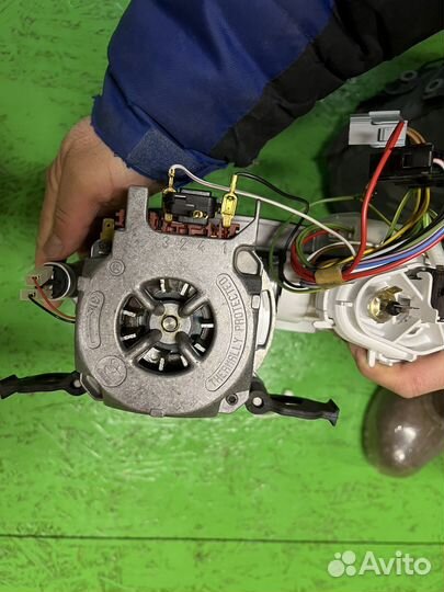 Двигатель с помпой в сборе посудомоечной Bosch