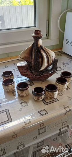 Штоф с рюмками в виде кораблика