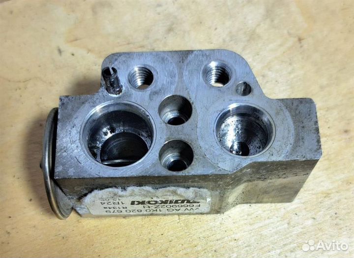 Клапан кондиционера VW Passat (B7) 2011