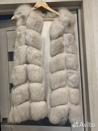Меховая жилетка из песца