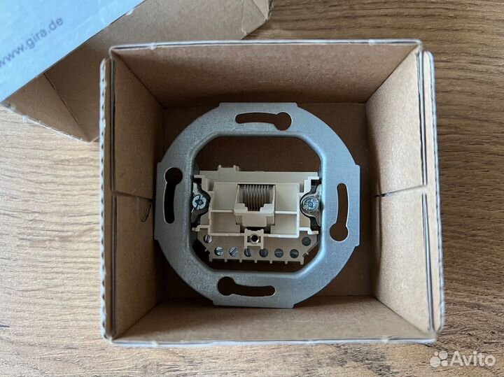 Gira 017900 - Вставка коммутационной розетки