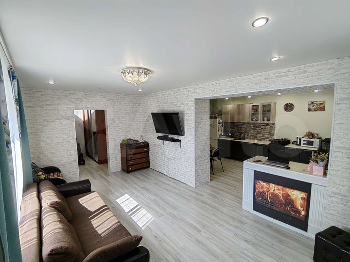 Дом 182 м² на участке 5,2 сот.