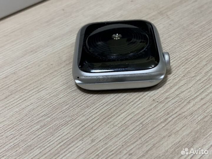 Часы Apple watch se 2020 44 мм