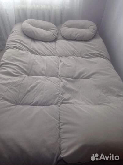 Бескаркасный диван