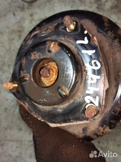 Стойка подвески передняя левая Nissan Primera P12