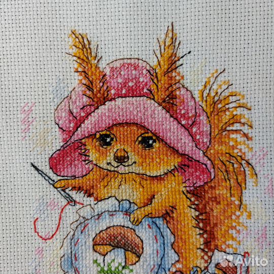 Вышивка крестом Белочка осенняя
