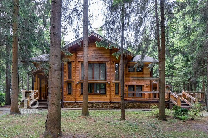 Дом 393,1 м² на участке 30 сот.