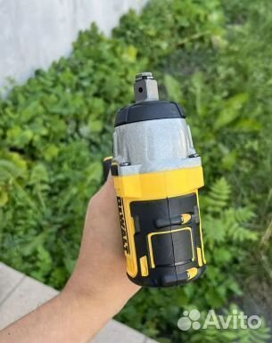 Гайковёрт аккумуляторный Dewalt 1800 N.m Тушка