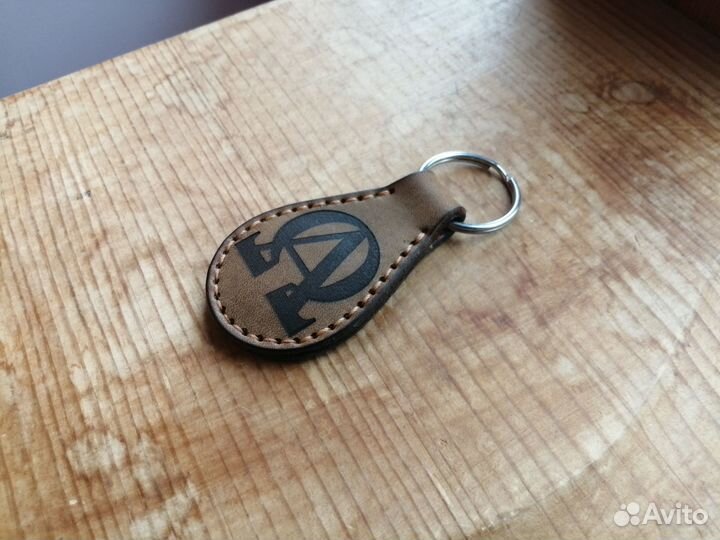 Брелок из натуральной кожи,Альфа и Омега