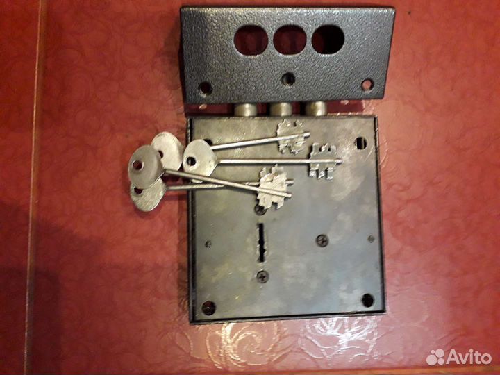 Замок накладной для входной двери