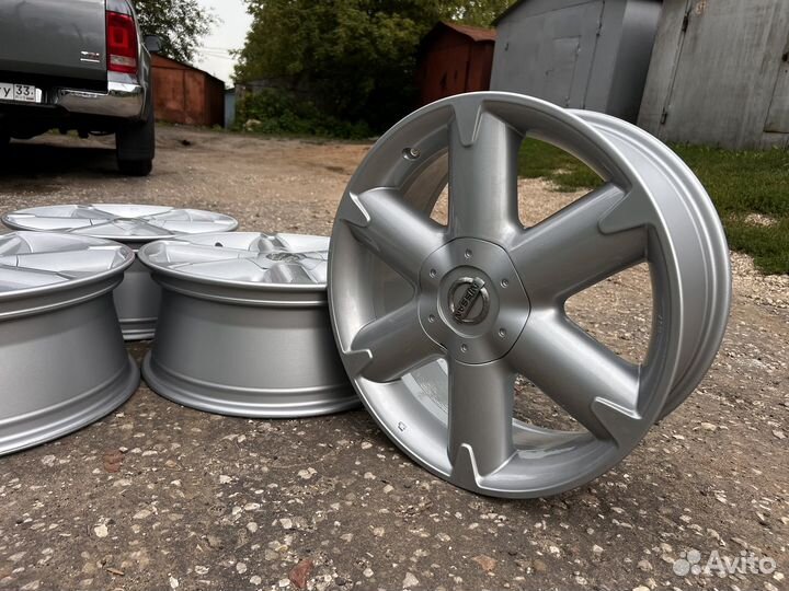 Оригинал Nissan R18*5*114.3 Б/У