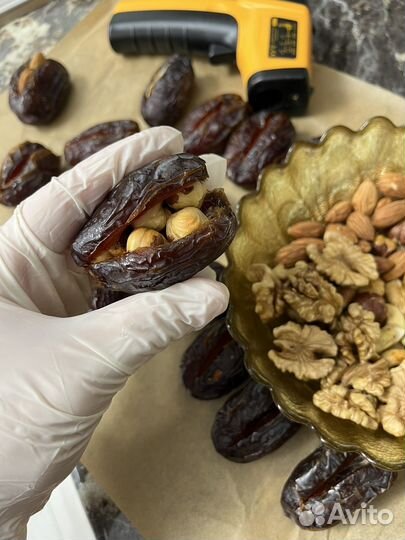 Финики в шоколаде с начинкой из цельных орехов