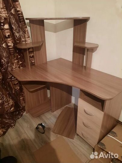 Компьютерный стол