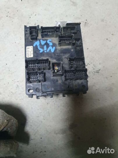 Блок предохранителей Nissan Bluebird монтажный