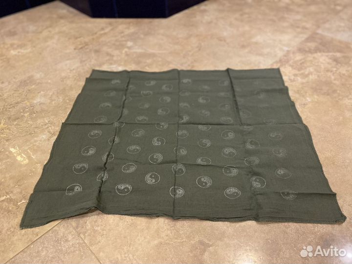 Платок принт инь янь инь и ян 50*50 новый