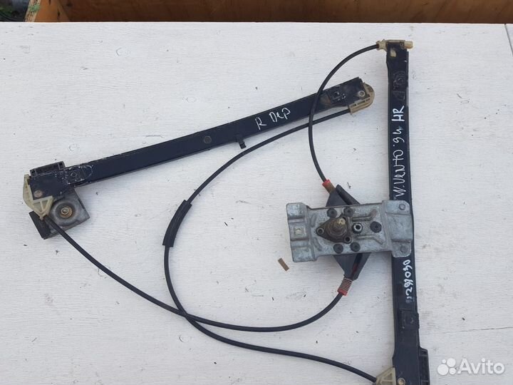 Стеклоподъёмник задний правый VW Golf3/Vento