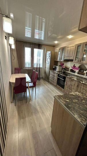 2-к. квартира, 67,3 м², 17/17 эт.