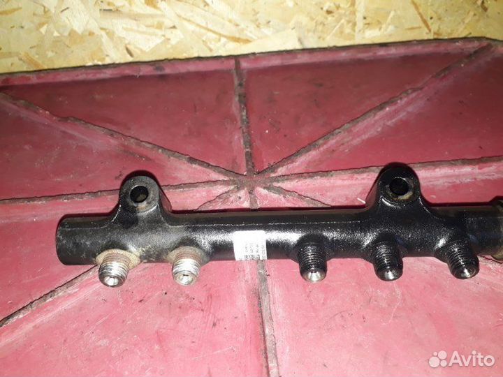 Топливная рейка (форсунки) Citroen Berlingo B9