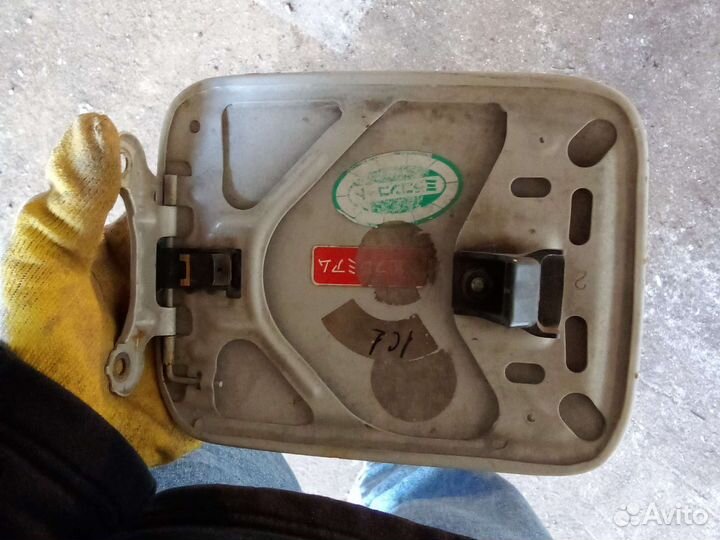 Лючок бензобака Toyota Mark 2