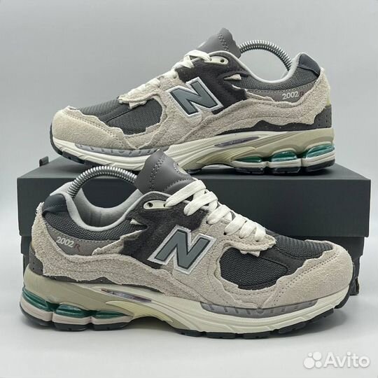 Кроссовки женские New Balance 2002R