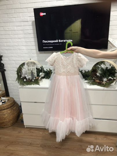 Платье нарядное для девочки 122-128