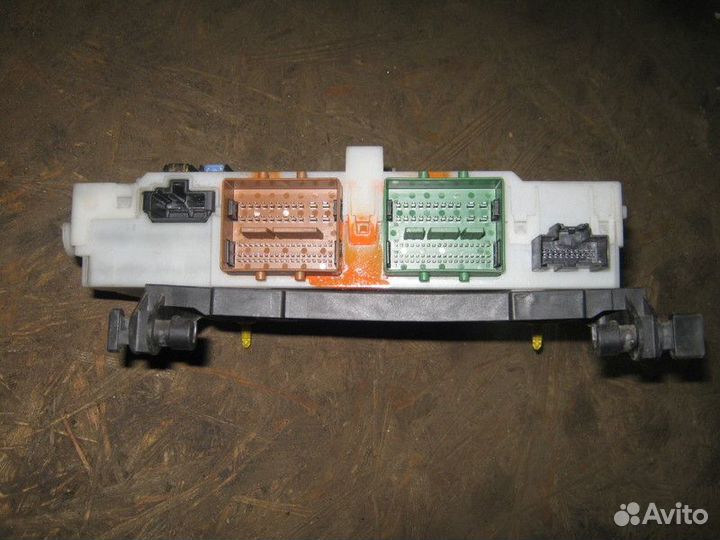 Блок предохранителей Ford Mondeo 4