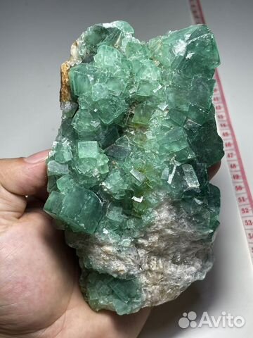 Флюорит кристаллы на породе