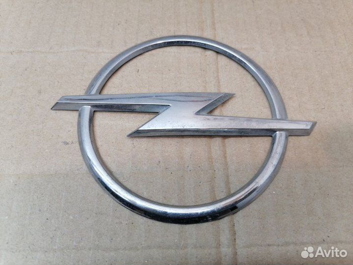 Эмблема задняя Opel Corsa D 2007
