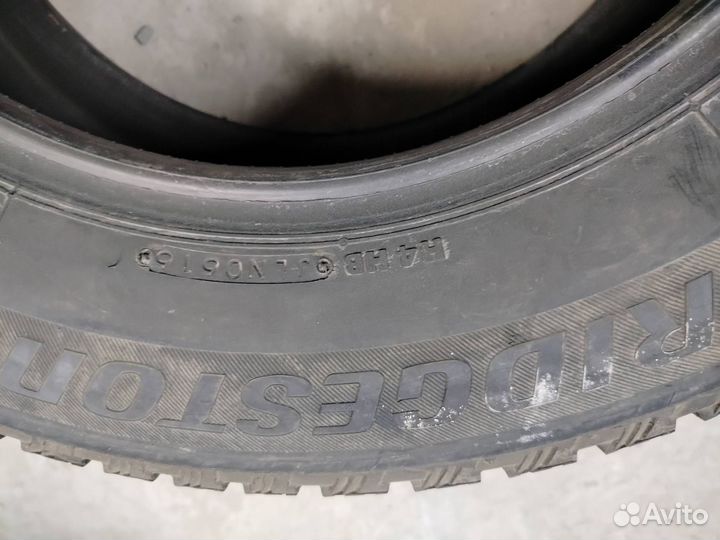 Bridgestone Blizzak Spike-01 215/65 R16