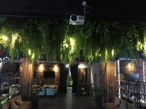Подвесной потолок из искусственных растений