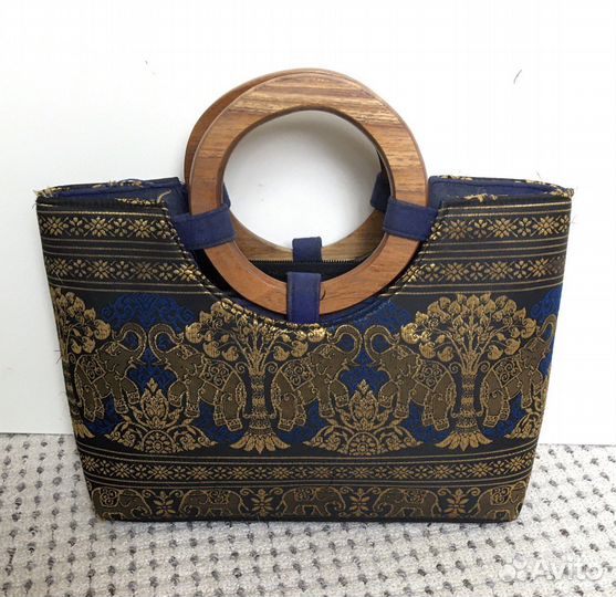 Привлекающая внимание сумка со слонами из Индии