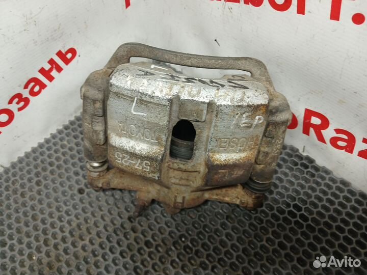 Суппорт передний левый Toyota Caldina