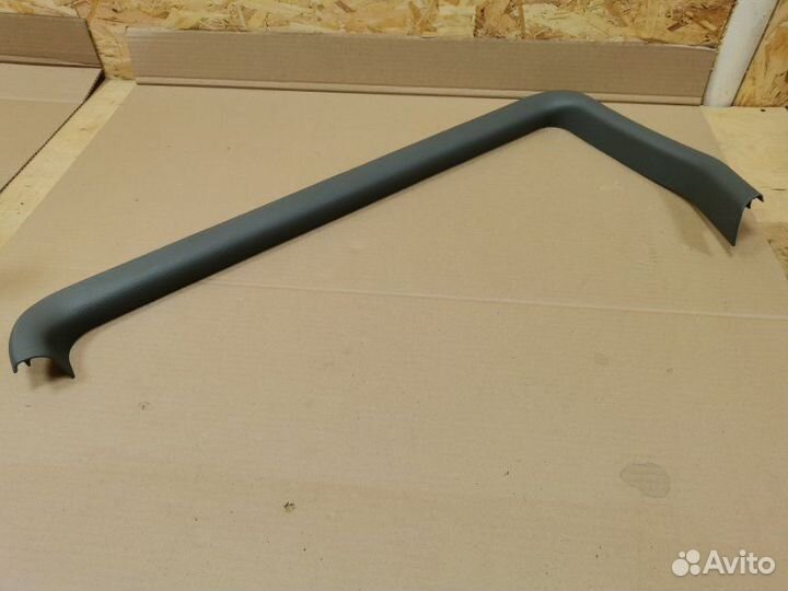 Обшивка двери задней правой Chrysler Voyager 3.3L