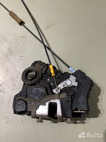 Замок двери Toyota Corolla