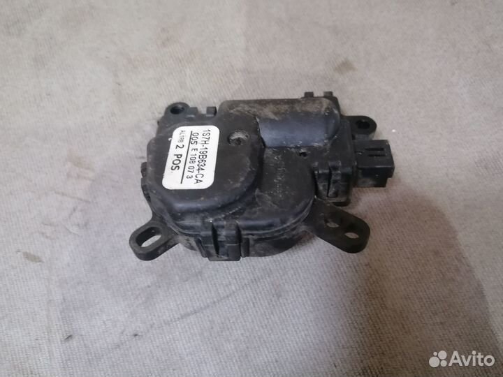 Сервопривод заслонки печки Ford Focus II 2005-2008
