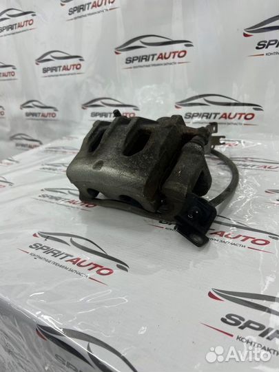 Суппорт тормозной передний правый Kia Carnival 3