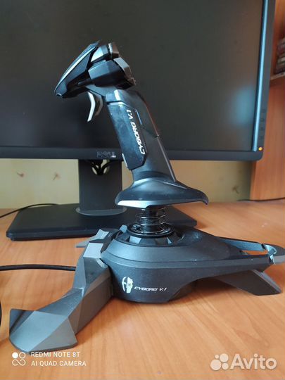 Джойстик. Saitek Cyborg V.1 Flight Stic