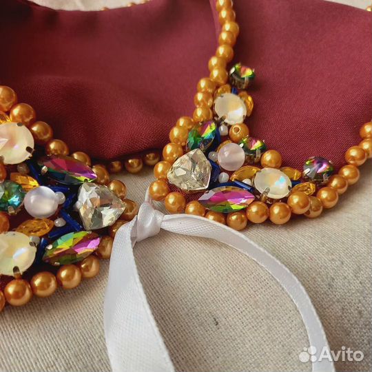 Воротничок и заколка для волос